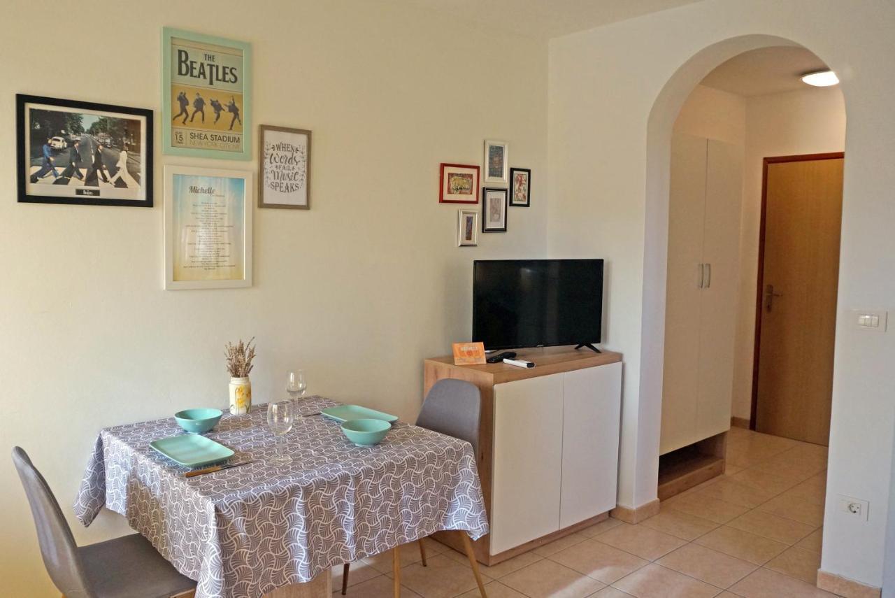 Studio Apartment Michelle - Intermezzo With Sea View Rabac Exterior photo